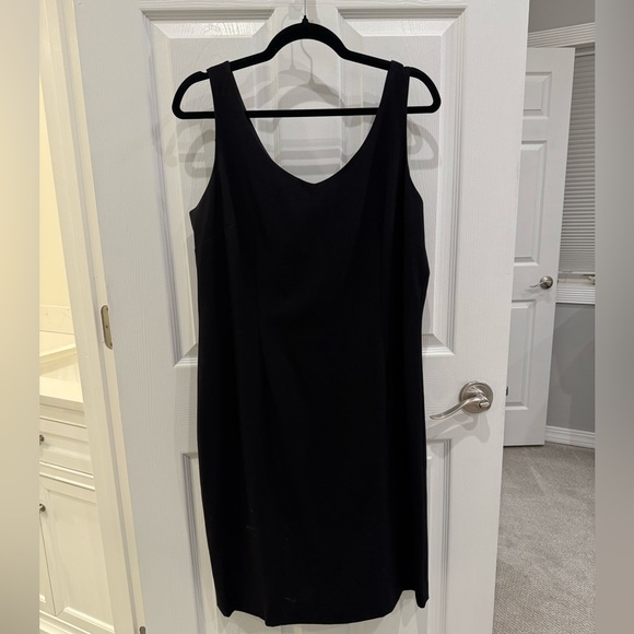 Albert Nipon Black and Porcelain Lace Overlay Dress - Picture 8 of 16